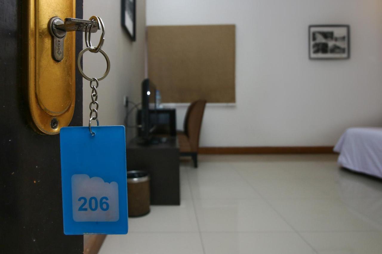 Sky Hotel Buah Batu 1 Bandung Esterno foto
