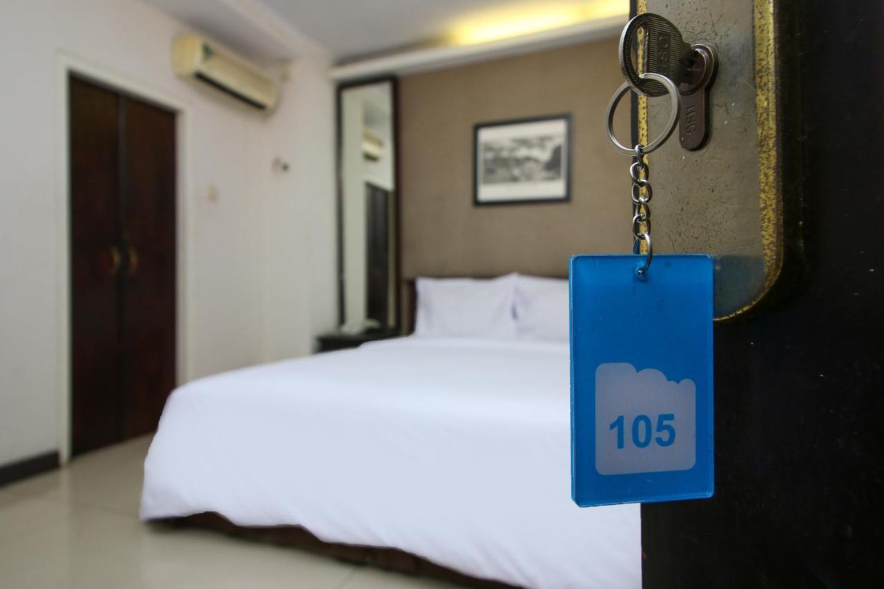Sky Hotel Buah Batu 1 Bandung Esterno foto